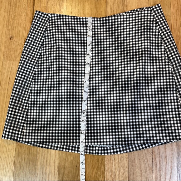Urban Outfitters Black and White Gingham Mini Skirt with Side Pockets Size Small - Picture 9 of 9